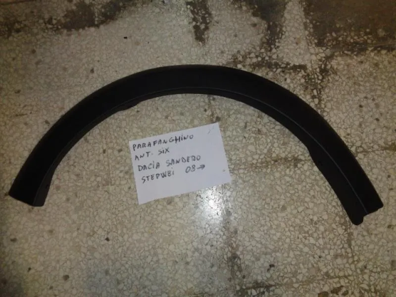 Parafanghino Anteriore Sinistro Dacia Sandero Stepway 2009>