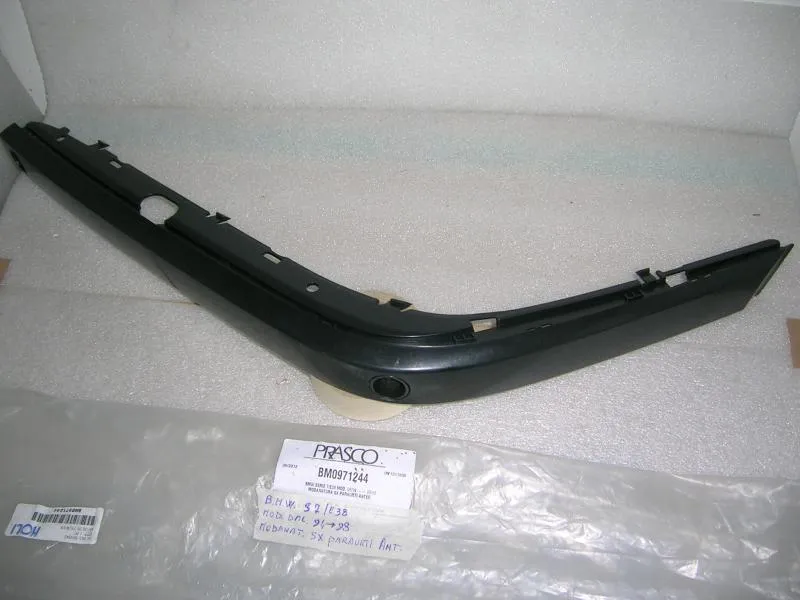 Modanatura Paraurti Anteriore Sinistra Con Fori Sensori Bmw Serie7 E38 1994-1998