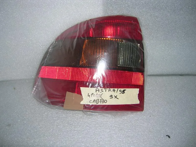 Fanalino Posteriore Sinistro Opel Astra 1995-1998  4 Porte / Cabrio