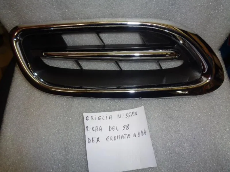 Griglia Fendienbbia Destra Nera/Cromata Nissan Micra 1998>