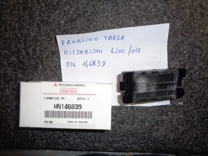 Fanalino Luce Targa Mitsubishi L200 2015