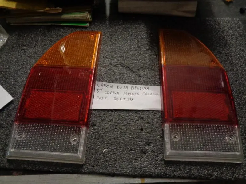 Plastica Fanale Posteriore Destro E Sinistro Lancia Beta Berlina 3^ Serie