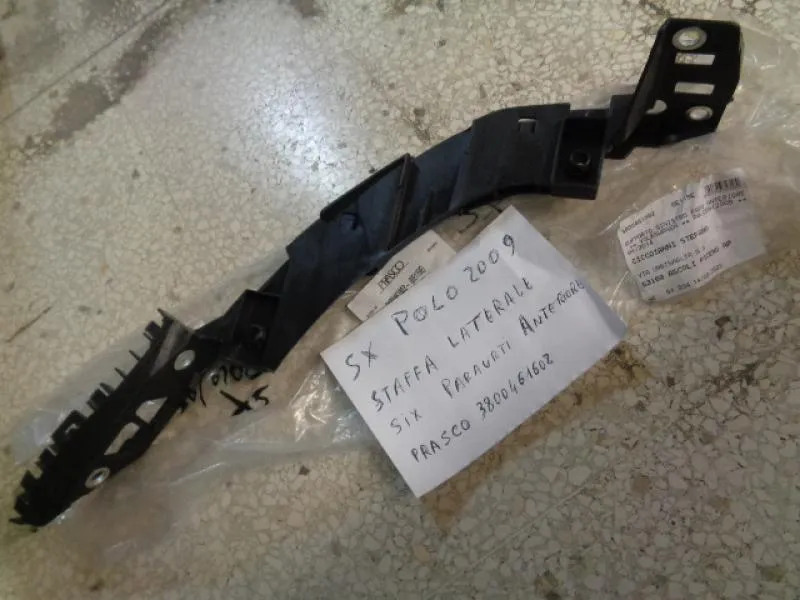 Staffa Laterale Sinistra Paraurti Anteriore Volkswagen Polo 2009-2014
