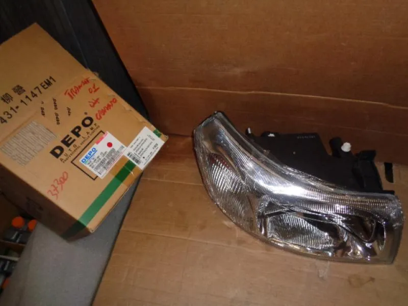Proiettore Destro Con Parabola Cromata Ford Transit  Del 2001