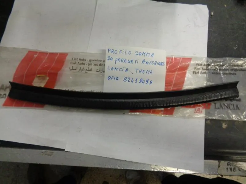 Profilo Gomma Su Paraurti Anteriore Lancia Thema