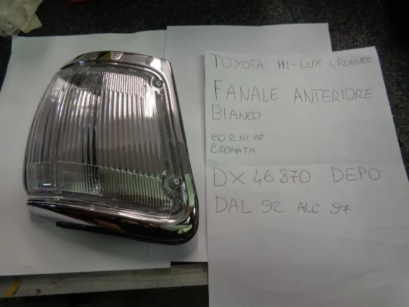 Fanale Anteriore Bianco Cornice Cromata Toyota Hilux 4Runner 1992-1997