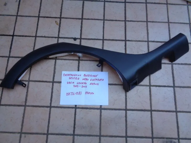 Parafanghino Posteriore Destro Nero Goffrato Dacia Sandero Stepway Dal 2013 Al 2016