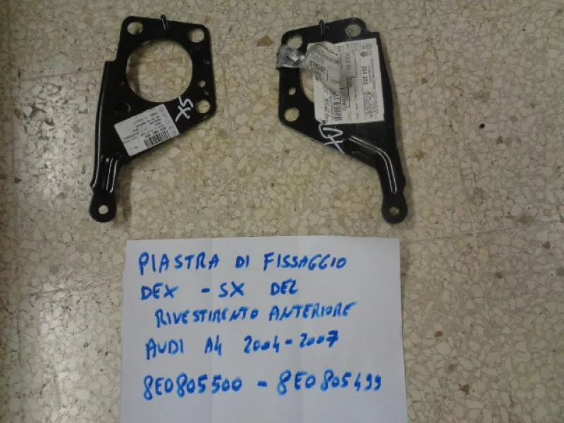Piastra Di Fissaggio Destra e Sinistra Del Rivestimento Anteriore Audi A4 2004-2007
