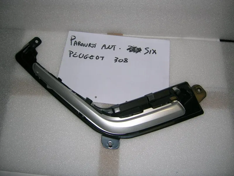 Cornice Griglia Paraurti Anteriore Sinistra Con Modanatura Grigia Peugeot 308 '011