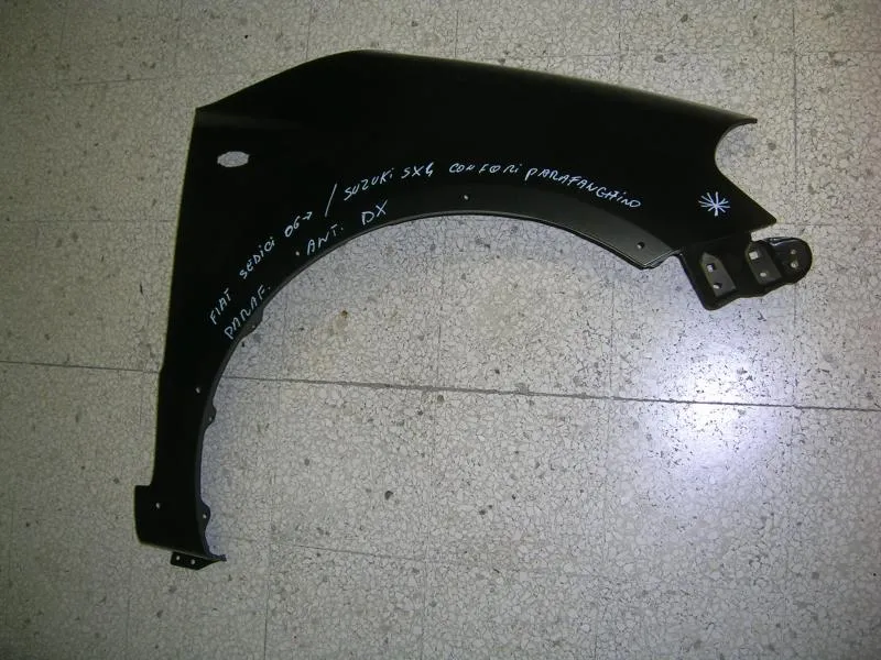 Parafango Anteriore Destro Con Foro Lucciola E Fori Parafanghino Fiat Sedici, Suzuki Sx4