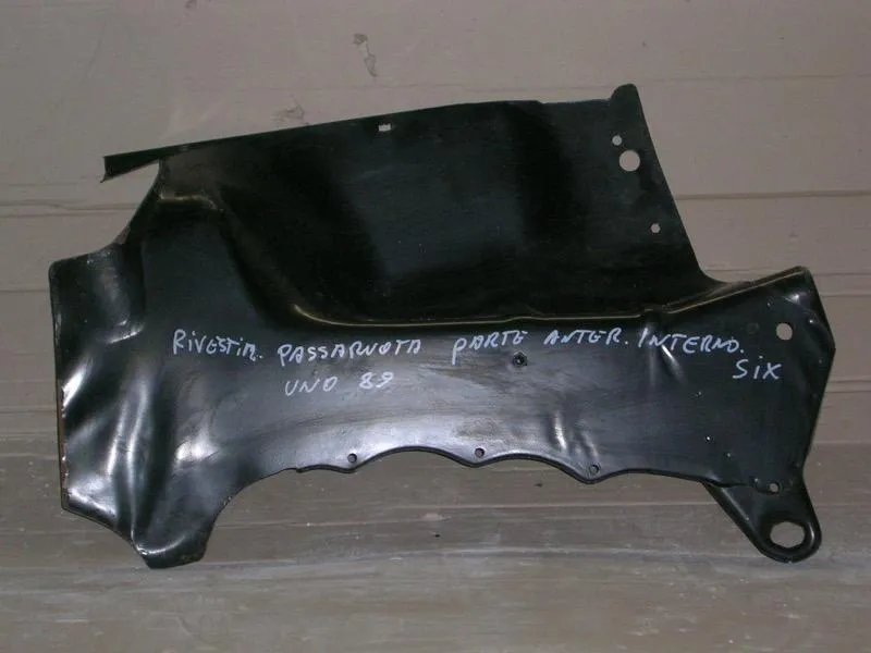 Rivestimento passaruota anteriore SX Parte anteriore Fiat Uno 89'