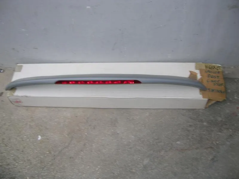 Spoiler Post. Renault Twingo con Luce