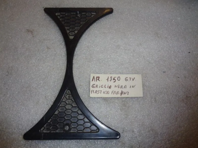 Griglia Nera In Plastica Fari Anteriori Alfa Romeo Gt 1750 Bertone