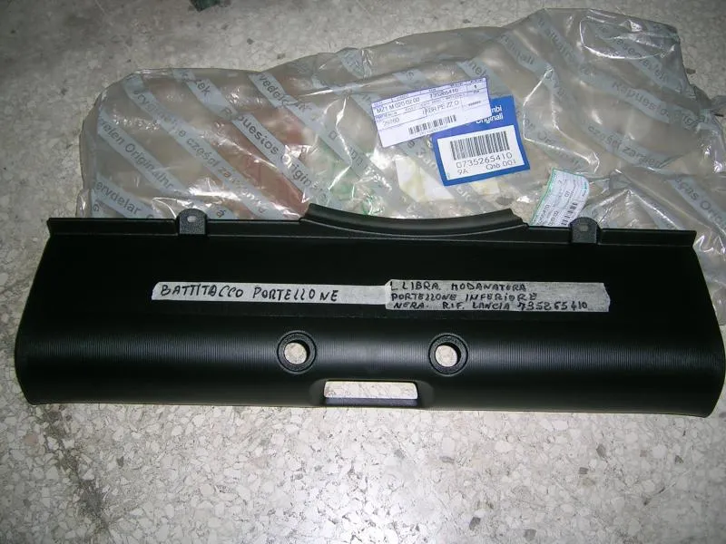 Battitacco Portellone Posteriore  Nero Lancia Lybra  Berlina