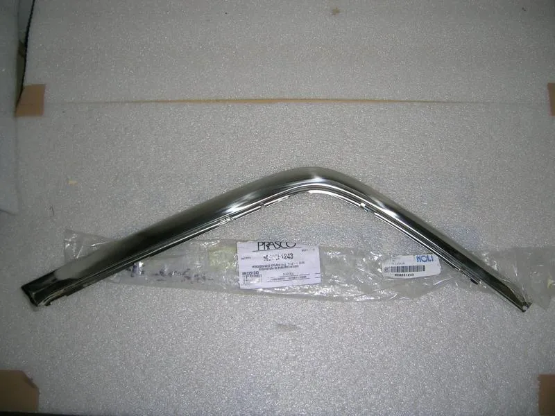 Modanatura Paraurti Anteriore Destra Cromata  Mercedes Classe C W202 1993-1997
