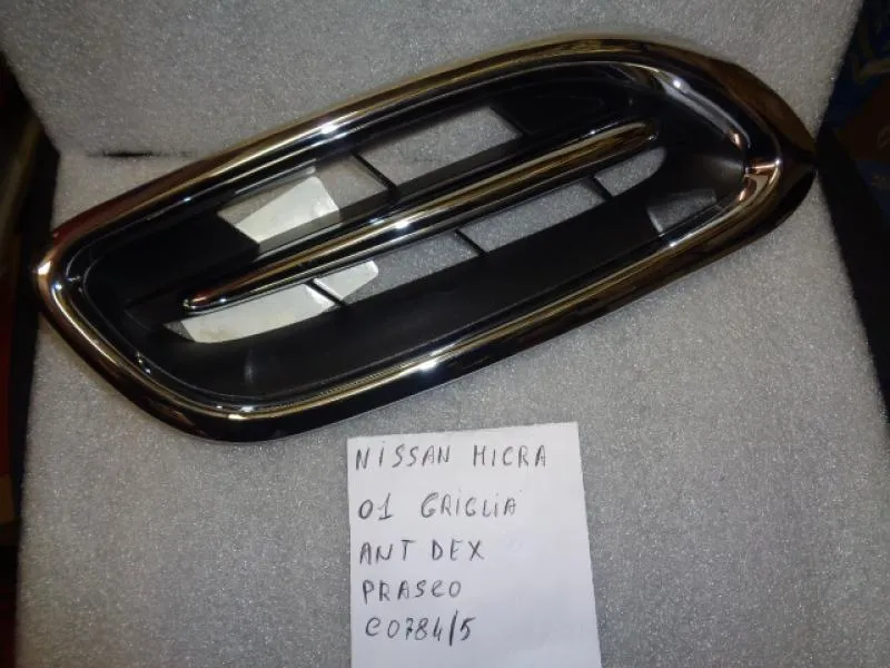 Griglia Anteriore Destra Nissan Micra 2001 Nera Con Profili Cromati
