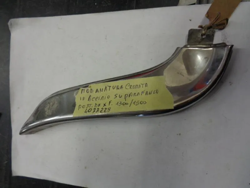 Modanatura Cromata In Acciaio Su Parafango Posteriore Destro Per Fiat 1300/1500