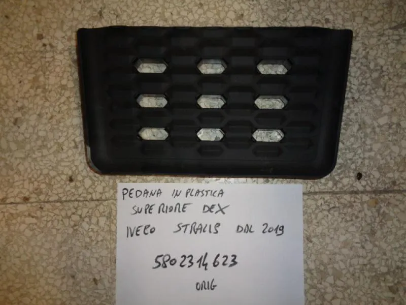 Pedana In Plastica Superiore Destra Iveco Stralis 2019
