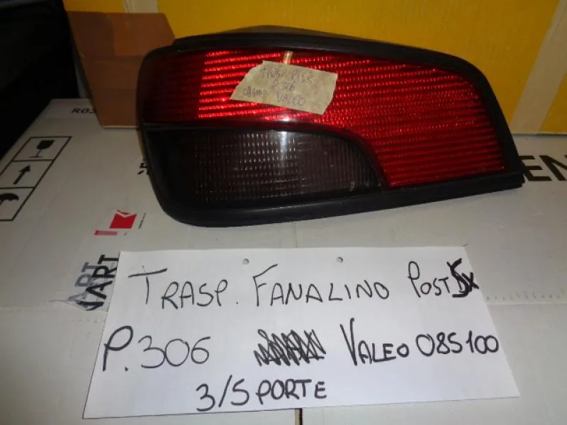 Plastica Fanalino Posteriore Sinistro Peugeot 306 1997-1999 3/5 Porte