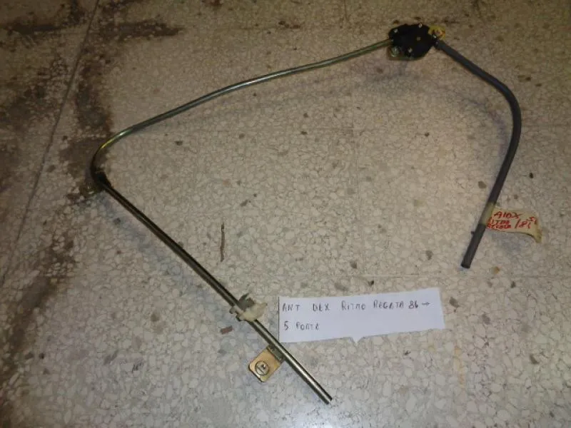 Alzavetro Anteriore Destro Fiat Ritmo/Regata 5 Porte 1986>