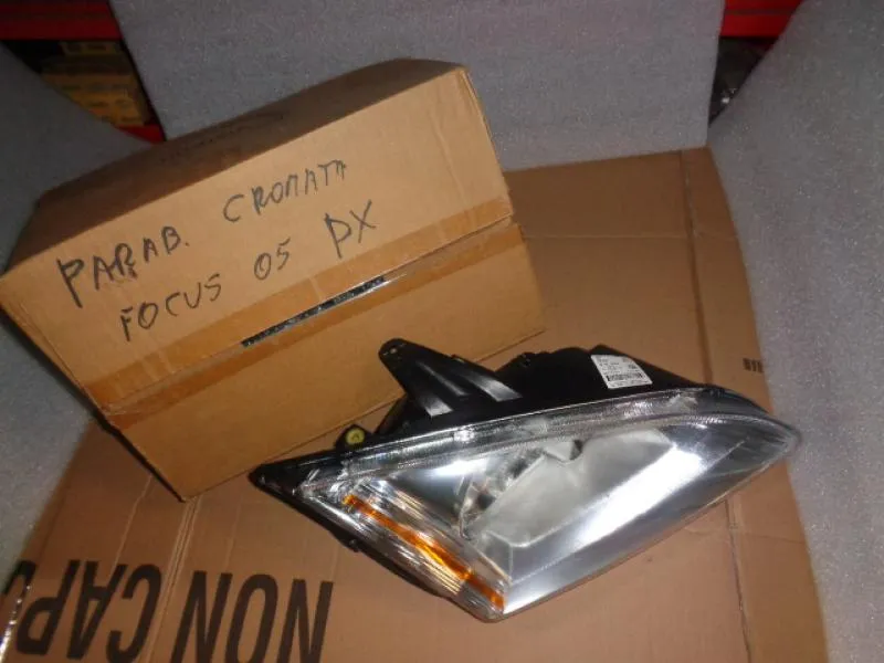 Proiettore Destro Ford Focus Del 2005 Con Parabola Cromata
