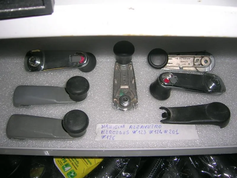 Maniglia AlzaVetro Mercedes 190 W201  -200 W124 -200W123-200 W126