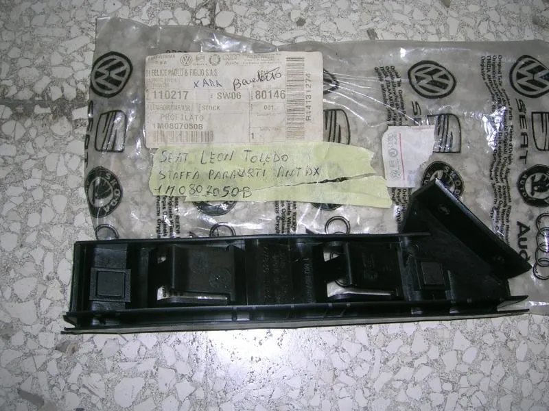 Staffa Paraurti Anteriore Destra Seat Leon 1999-2005