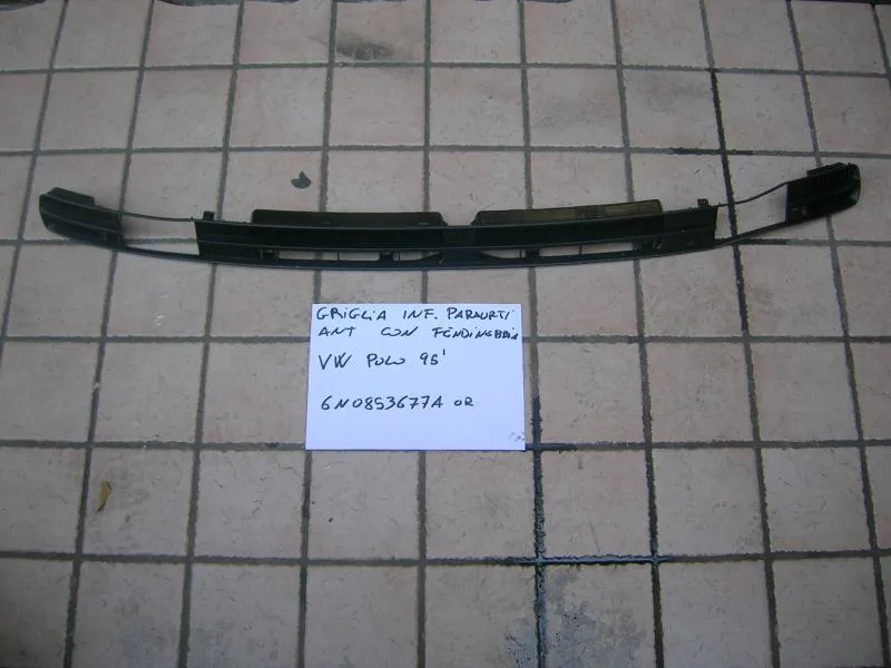 Griglia Inferiore Paraurti Anteriore Con Fendinebbia Volkswagen Polo 95'