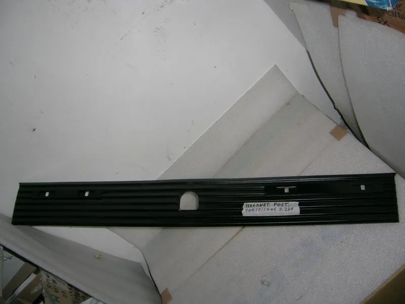 Modanatura Posteriore Portellone Peugeot 205
