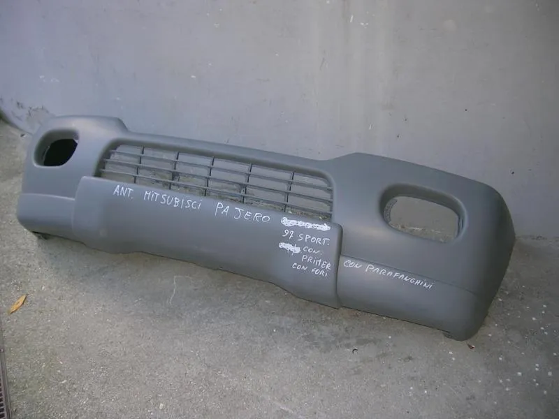 Paraurti Anteriore Mitsubishi Pajero Sport 1999-2004 Da Verniciare Con Fori Per Parafanghini