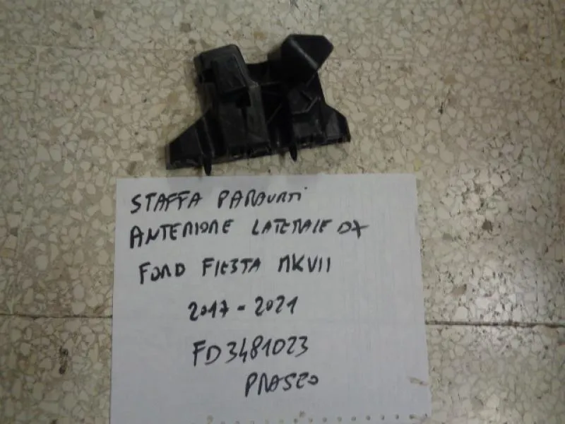 Staffa Paraurti Anteriore Laterale Destra Ford Fiesta MK7 2017-2021