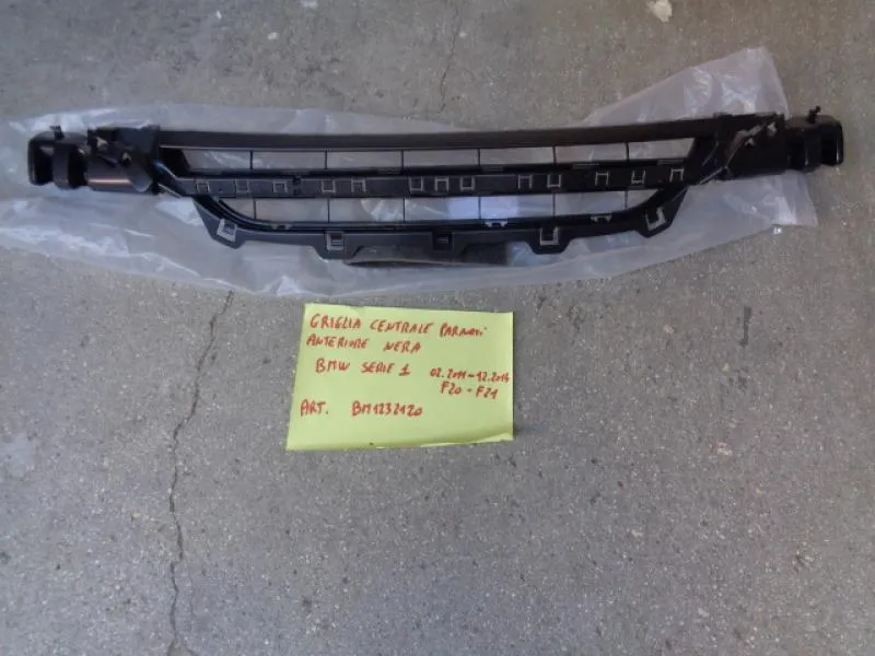 Griglia Centrale Paraurti Anteriore Nera Bmw Serie 1  2011-2014 F20 F21