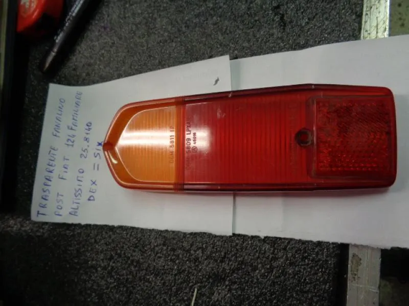Plastica Fanalino Posteriore Destro = Sinistro Fiat 124 Familiare