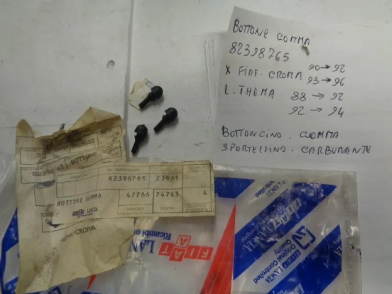 Bottone In Gomma Per Sportellino Carburante Fiat Croma Dal 1990 Al 1996 / Lancia Thema Dal 1988 Al 1994
