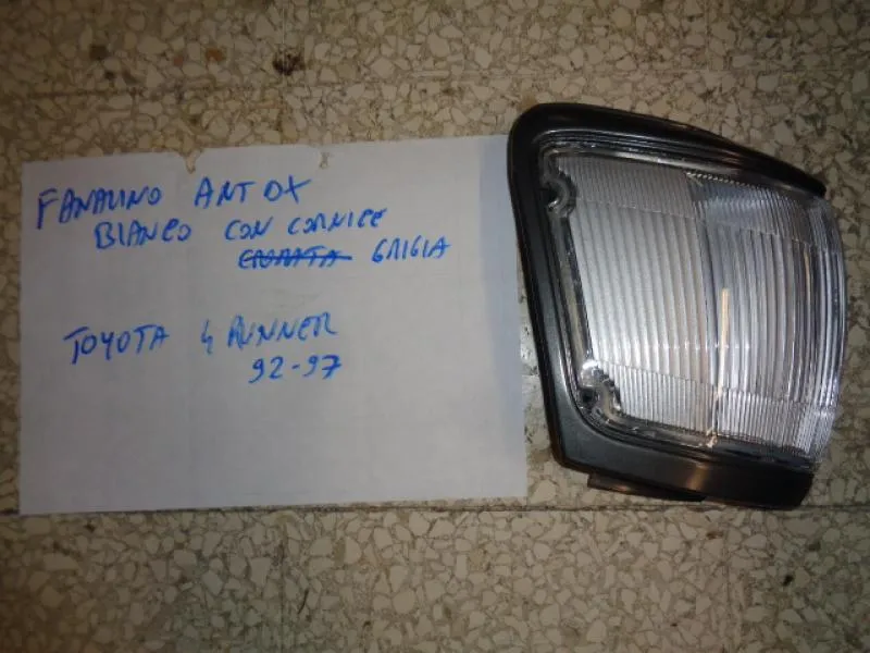 Fanalino Anteriore Destro Bianco Con Cornice Grigia Toyota 4Runner 1992-1997