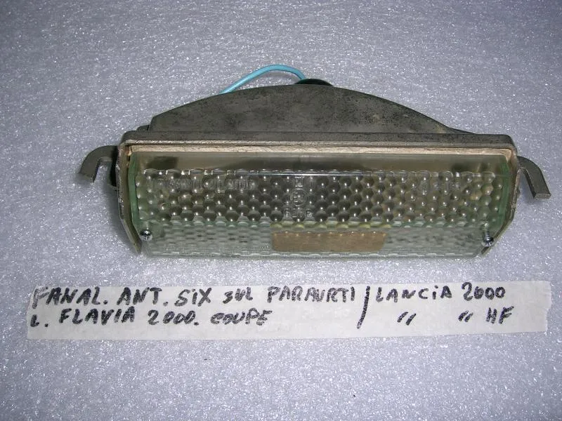 Fanalino Anteriore Sinistro Sul Paraurti Anteriore Lancia Flavia2000, 2000HF, Flavia Coupè