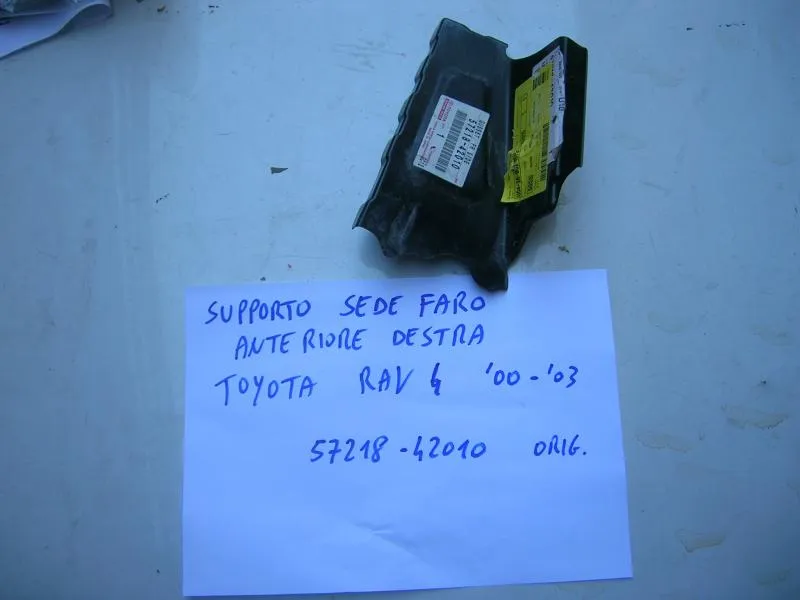 Supporto Sede Faro Anteriore Destra Toyota Rav 4 Dal 2000 Al 2003