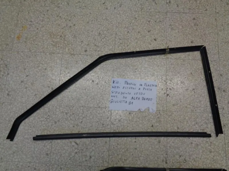 Kit Profili In Plastica Esterni Scendente Vetro Anteriore Destro Alfa Romeo Giulietta 1981