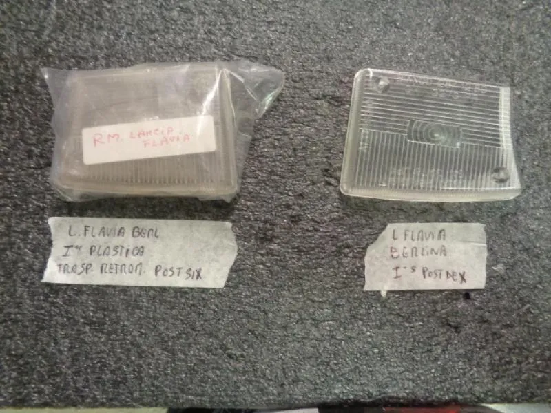 PLastica Fanalino Posteriore Retromarcia Destro e Sinistro Lancia flavia Berlina
