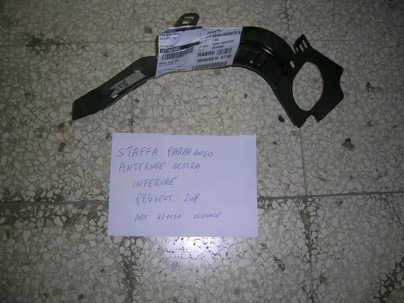 Staffa Parafango Anteriore Inferiore Destra Peugeot 208