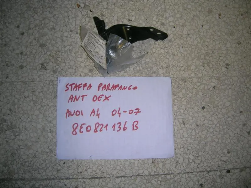 Staffa Parafango Anteriore Destra Audi A4 2004-2007