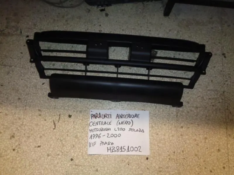 Paraurti Anteriore Centrale Nero Mitsubishi L200 Strada 1996-2000