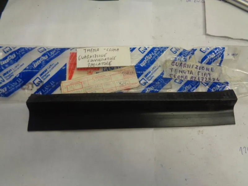 Guarnizione Convogliatore Radiatore Lancia Thema / Fiat Croma