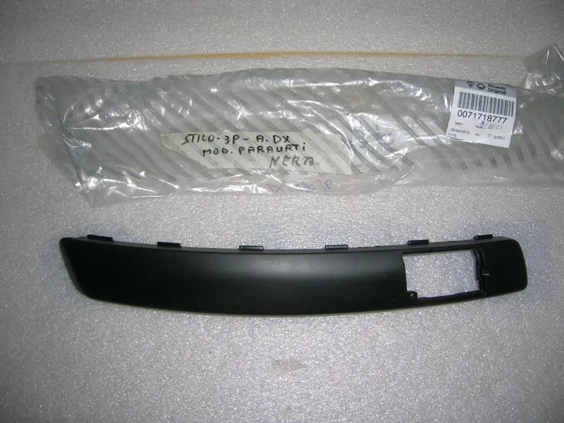 Modanatura Paraurti Ant. Destro Nero Fiat Stilo 3 Porte