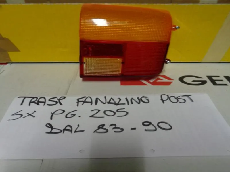 Plastica Fanalino Posteriore Sinistro Peugeot 205 Dal 1983 Al 1990