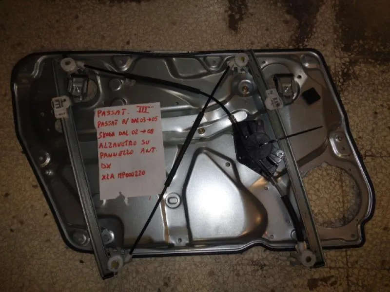 Alzavetro Anteriore Destro Con Pannello Volkswagen Passat B5 1997-2005