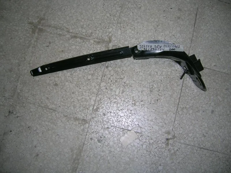 Staffa Paraurti Anteriore Destra Mercedes w123