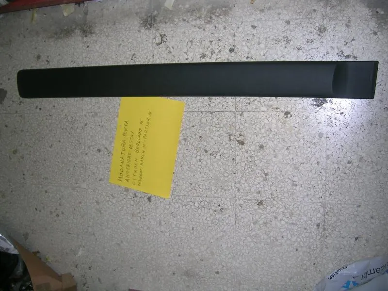 Modanatura Porta Anteriore Destra Nera Citroen Berlingo 1996, Peugeot Partner 1996, Peugeot Ranch 1996