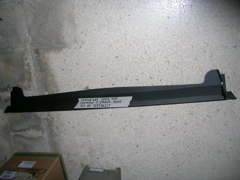Modanatura Centrale Portellone  Posteriore Fiat Strada Pick Up '05