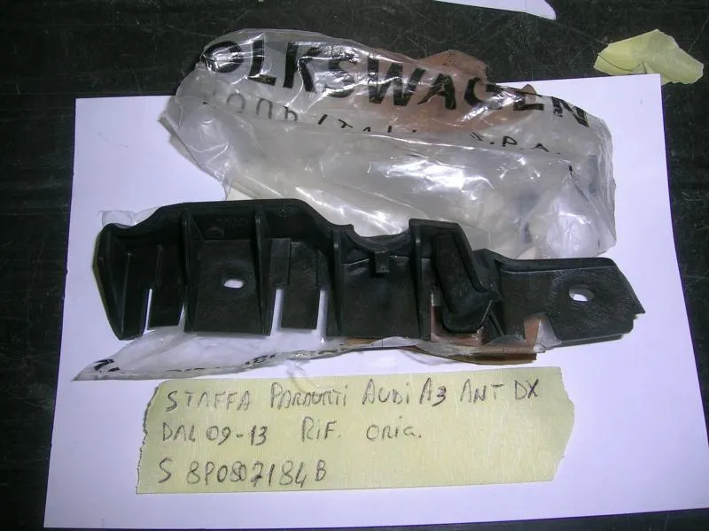 Staffa Paraurti Anteriore Destra Audi A3  2008-2012